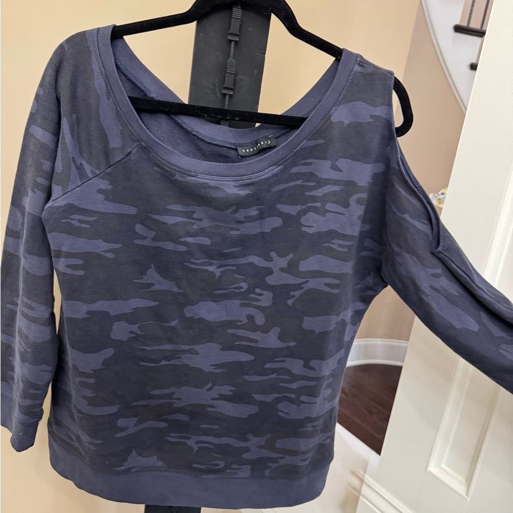 Women's Sanctuary Camouflage Cold Shoulder Top